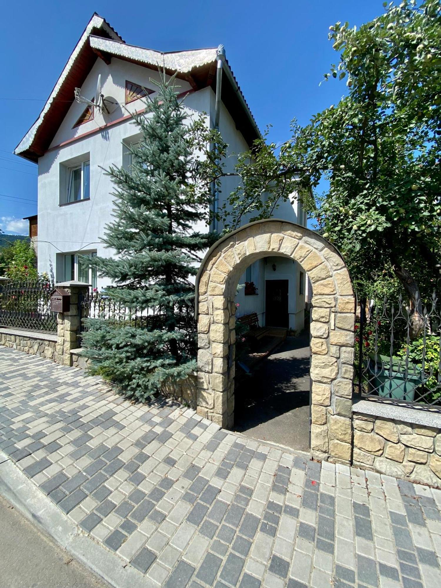 Zyma_Lito Guest House Jaremtsche Exterior foto